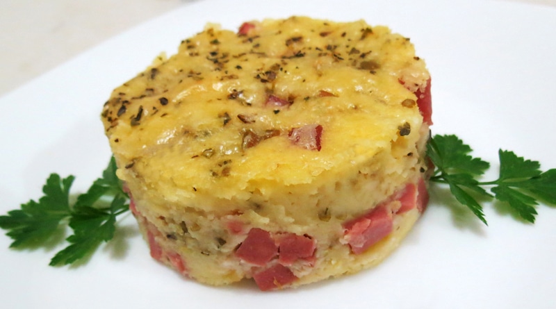 Torta de Mortadela com Queijo Mussarela