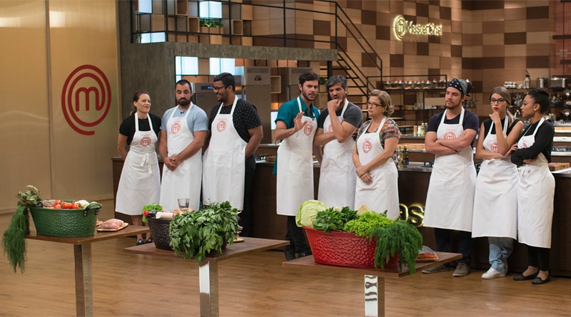 MasterChef tem participantes divididos em trios e replicação de receita