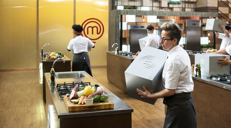 Cozinheiros enfrentam Caixa Misteriosa no MasterChef Profissionais