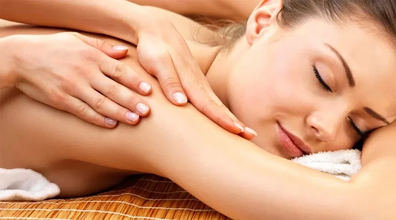 Massagem relaxante: um dos tratamentos da Benedita Vaz Massoterapeuta