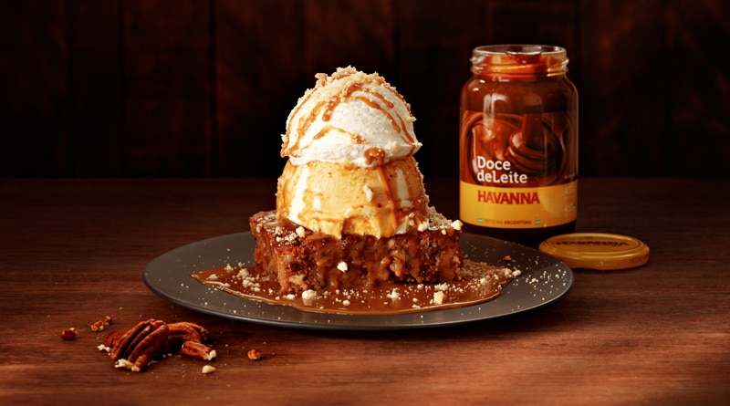 Outback lança sua famosa sobremesa com brownie na versão doce de leite