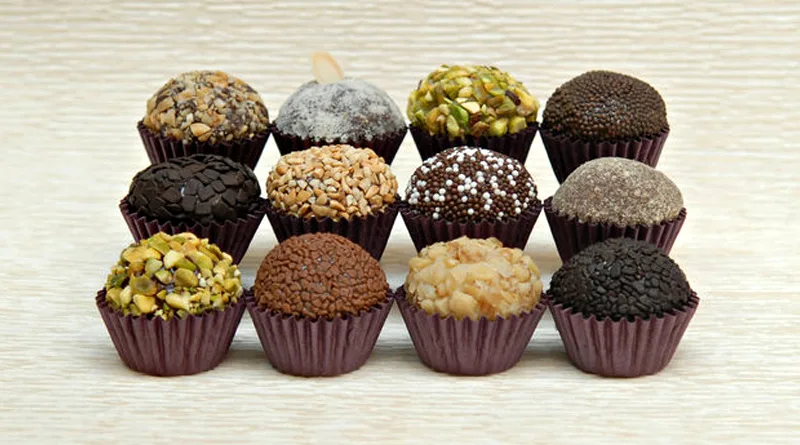 Anusha Chocolates presenteia clientes no Dia Mundial do Chocolate