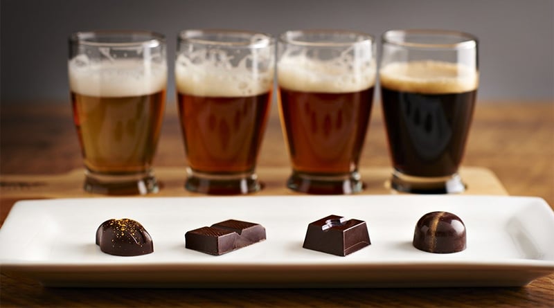 Descubra como combinar diferentes estilos de chocolate com cerveja