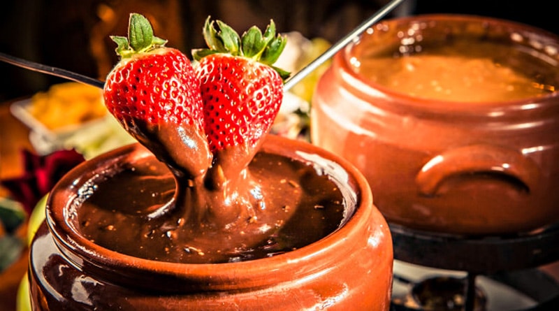 Curso de Fondue é novidade na cantina Villa Di Pasta em Praia Grande