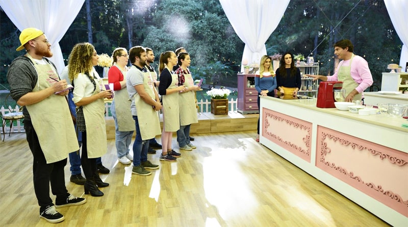 Bake Off Brasil tem "Bolo Marmorizado com Cristais" e "Pão Estrela"