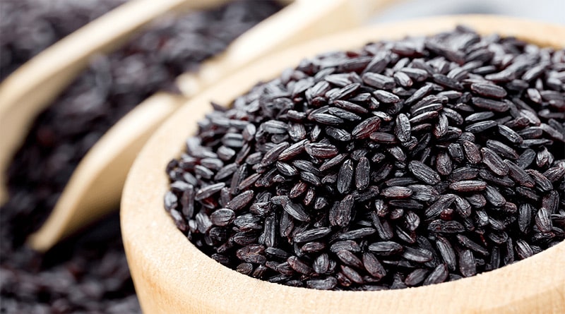 5 motivos para inserir o arroz preto ou negro na sua alimentação