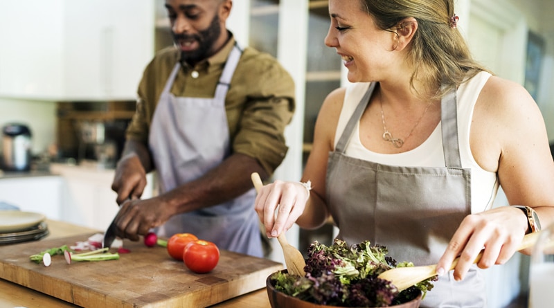 Dicas de como cozinhar menos e garantir mais refeições prontas na geladeira