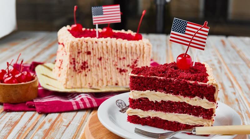 Sodiê Doces lança Bolo Red Velvet para o Dia das Mães em duas versões