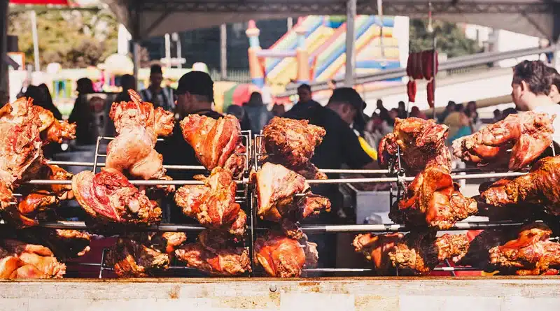 Coxinha, comida alemã e cerveja: festivais agitam o Memorial da América Latina