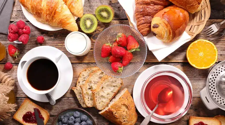 Além do pão francês: veja opções para ter um café da manhã diferente