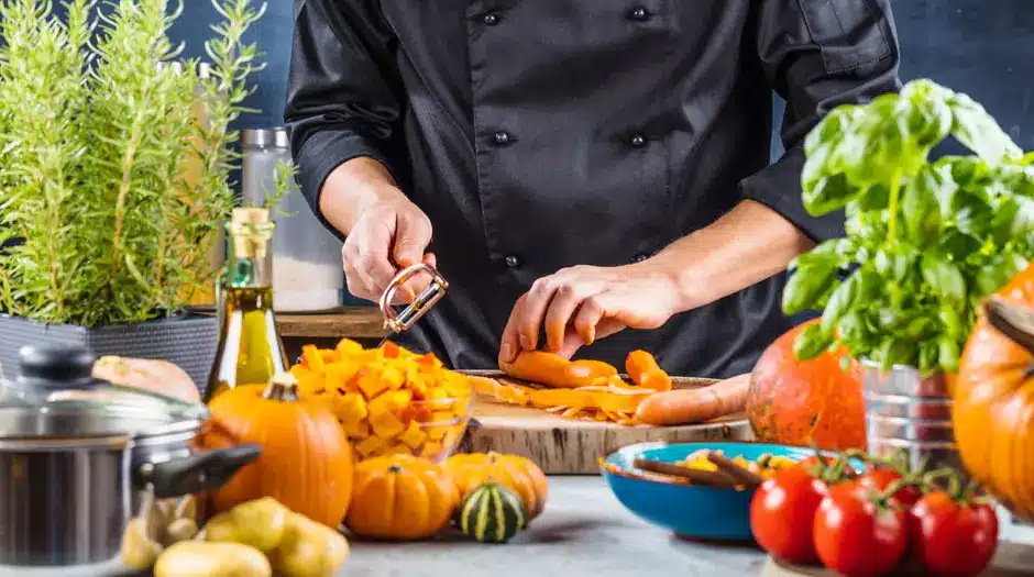 Senac oferece bolsas de estudos gratuitas para gastronomia e alimentação