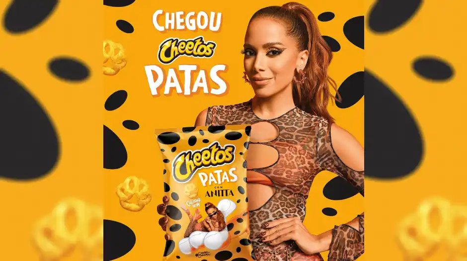 Cheetos convoca Anitta para lançar sabor Cheddar WOW com formato inovador