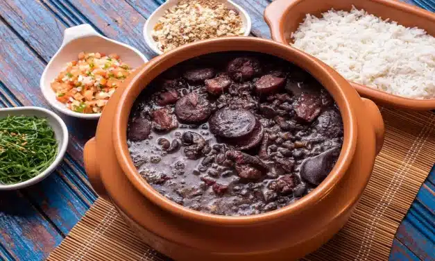Origem da Feijoada: conheça a história do prato típico da culinária brasileira