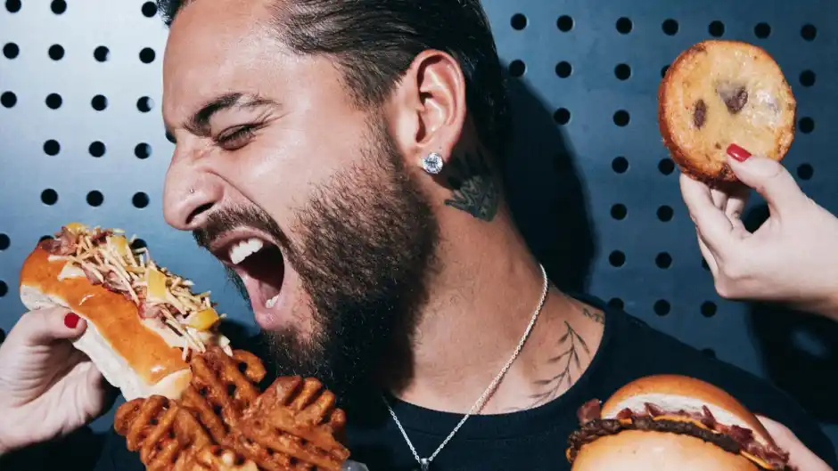 “Dembow”: Maluma lança marca digital de hambúrgueres e hot dogs em São Paulo