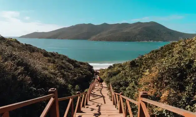 Férias de Verão 2023: destinos nacionais para curtir o sol e o mar