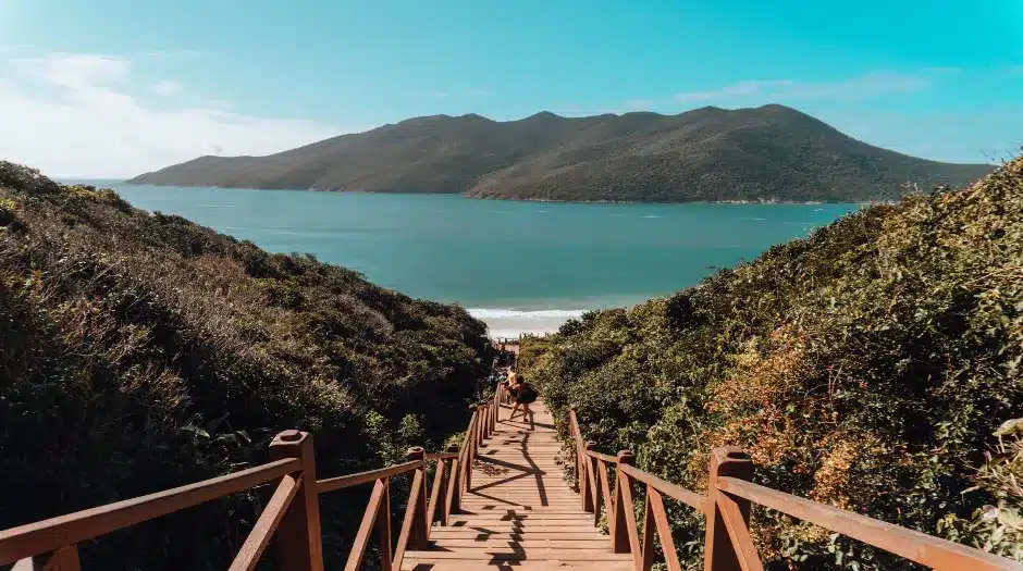 Férias de Verão 2023: destinos nacionais para curtir o sol e o mar