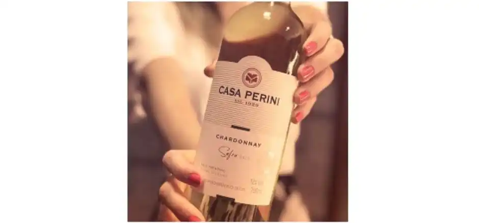 Vinho Chardonnay, da Casa Perini, é selecionado entre os melhores da safra 2022 em avaliação nacional