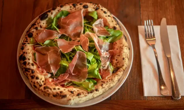 Conheça a pizzaria mais charmosa de Curitiba que recebe mais de 3 mil clientes por mês