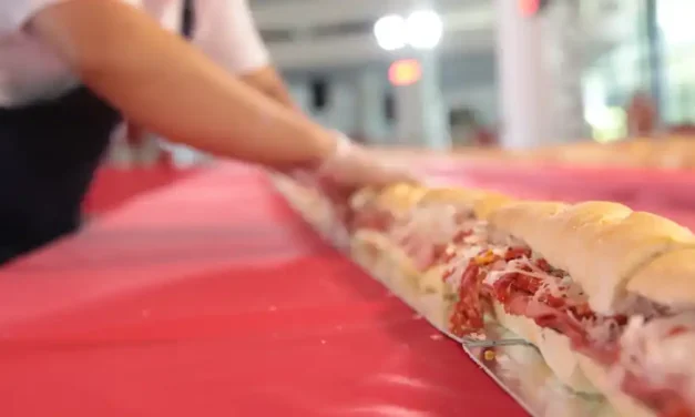 Perdigão entra para o Guinnes World Records com maior sanduíche de metro de mortadela do mundo