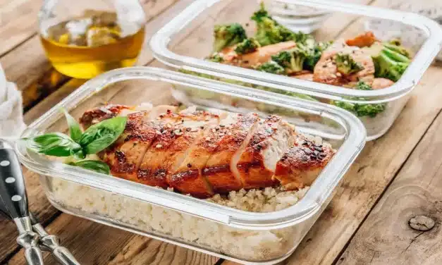 Preparar suas refeições ou comer na rua: saiba qual opção é melhor para você