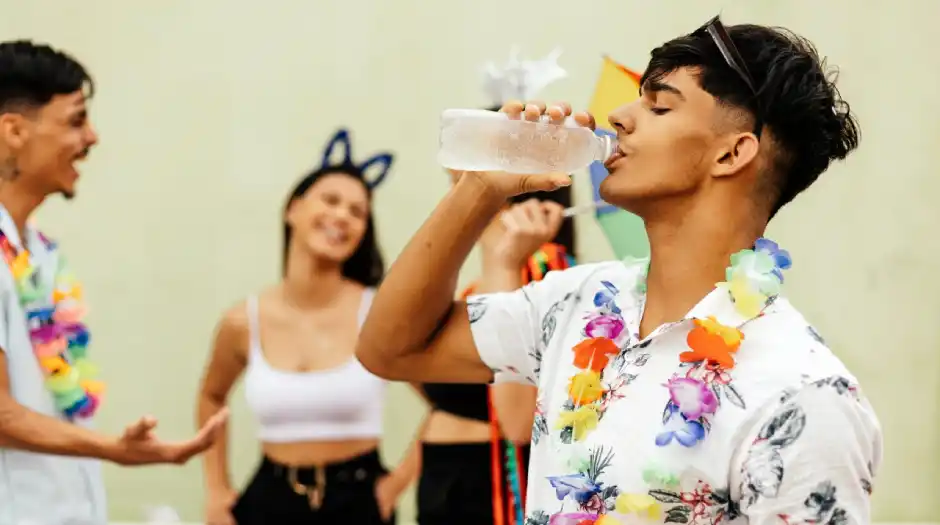 Alimentação no Carnaval: veja o que comer para manter a saúde e o pique durante a folia