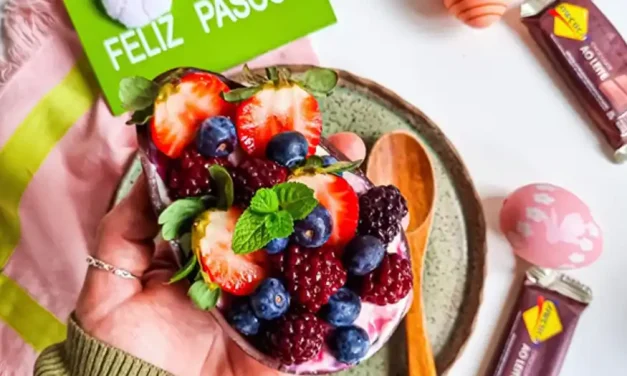 Combinação perfeita! Veja como fazer o ovo de Páscoa de frutas vermelhas zero açúcar