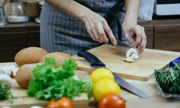 Risco de Contaminação na Manipulação de alimentos: quais os cuidados que devem ser adotados na cozinha? Saiba mais!