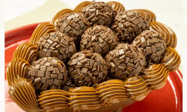 Campeão de vendas! Aprenda a fazer receita de ovo de colher com recheio de brigadeiro