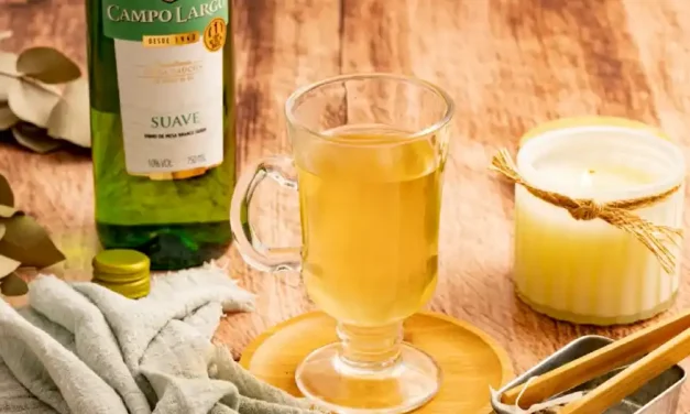 Aprenda a preparar drink que combina chá e vinho para os dias frios