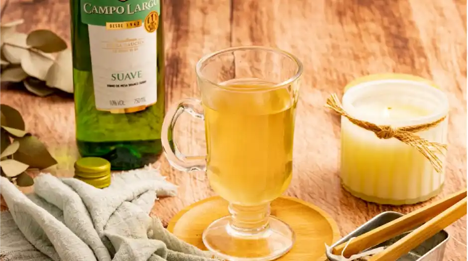 Aprenda a preparar drink que combina chá e vinho para os dias frios
