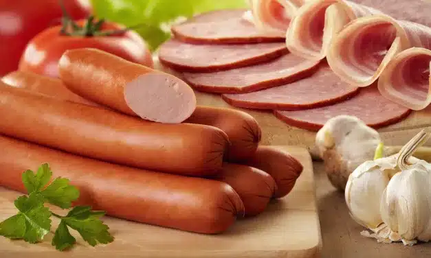 Por que você deve evitar incluir salsicha na sua alimentação