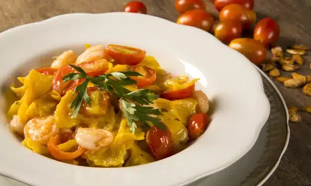 Receita de Farfalle de Abóbora com Camarão e Tomate Cereja