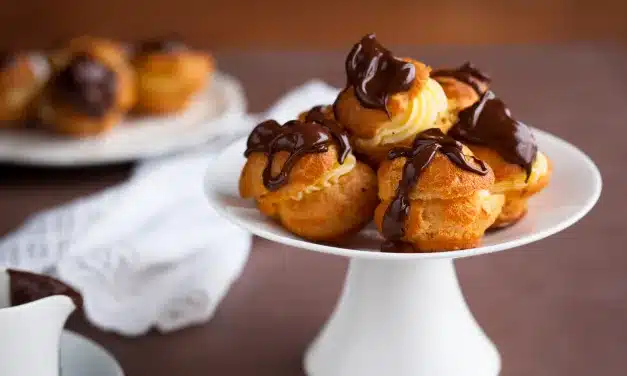 Receita de Profiterole: Surpreenda com esta Sobremesa Incrível!