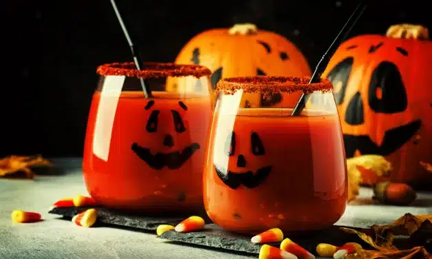 Celebre o Halloween: Aprenda a Fazer o Drink “O Beijo do Vampiro”
