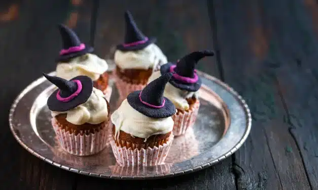Aprenda Como Fazer Cupcake de Halloween com Tema de Bruxa