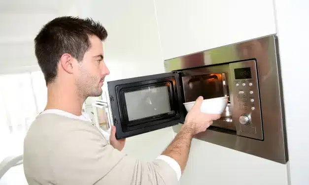 Truque Infalível para Evitar Comida Seca no Micro-ondas