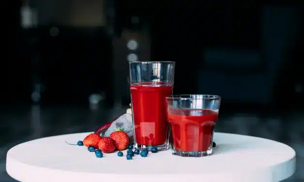 Receita de Suco de Frutas Vermelhas para Energizar seu Dia