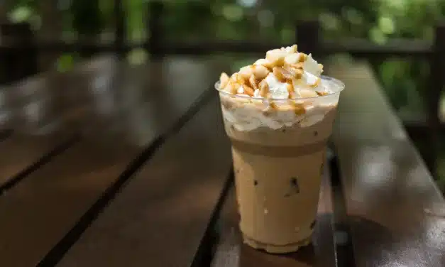 Café Gelado com Chocolate: Uma Delícia Refrescante