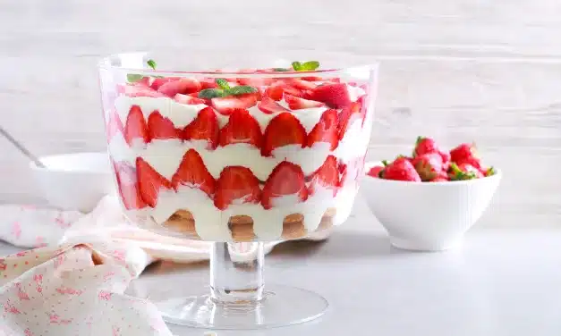Delicie-se neste Ano-Novo com um Pavê de Morango Irresistível!
