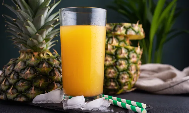 Suco de Abacaxi com Açafrão-da-Terra: Uma Explosão de Sabores
