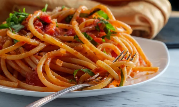 Delicioso Espaguete ao Sugo com Manjericão