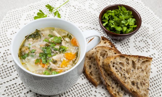 Canja de Galinha com Arroz: Clássico para Aquecer suas Noites