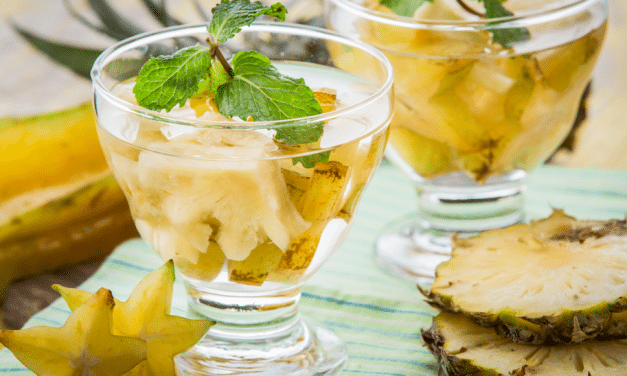 Água aromatizada com carambola: refresque-se com sabor!
