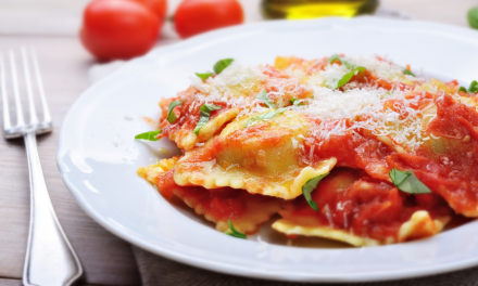 Ravióli de ricota e molho de tomate: um clássico saboroso