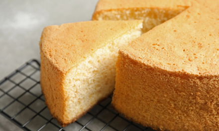 Receita de bolo de trigo simples e fofinho