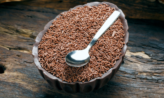 Como fazer ovo de Páscoa de colher com brigadeiro