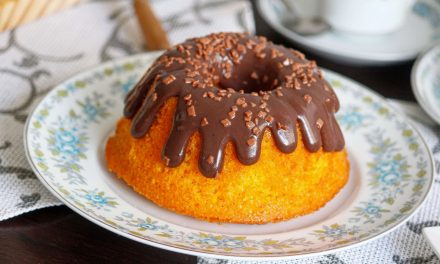 Bolo de Cenoura com Cobertura de Brigadeiro (Fofinho de Verdade)
