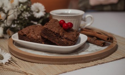 Brownie de Caneca de Micro-ondas em 2 Minutos