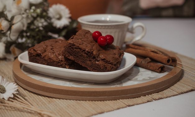 Brownie de Caneca de Micro-ondas em 2 Minutos