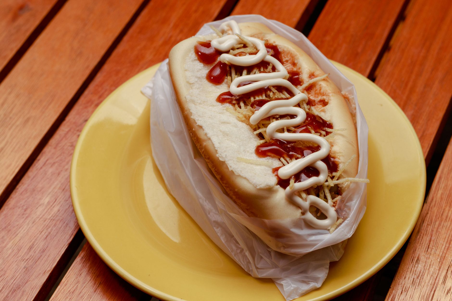 comidas-tipicas-bauru Sanduíche Bauru tradicional com queijo derretido e picles